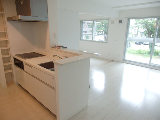 居室・リビング　★人気の都市ガス物件！★エアコン付きで夏でも快適生活可能！