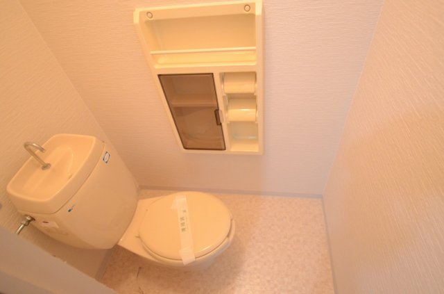 トイレ　収納付きのトイレです！