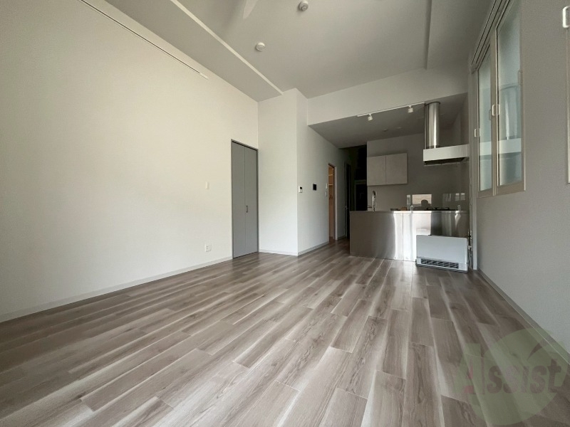 居室・リビング　広くてキレイなお部屋が広がっていて、充実した生活が送れそう。