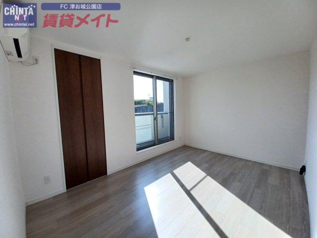 居室・リビング　同物件別部屋の写真