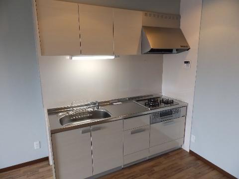 キッチン　３口ガスコンロとグリル