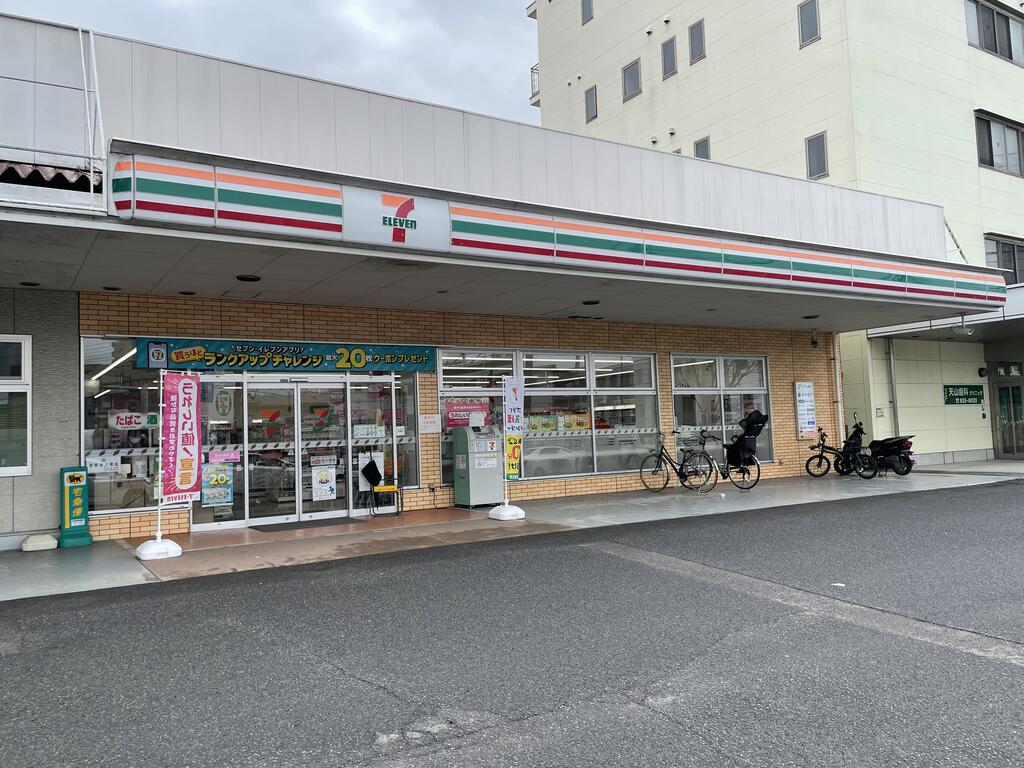 コンビニ　セブンイレブン松山天山店（コンビニ）まで582m