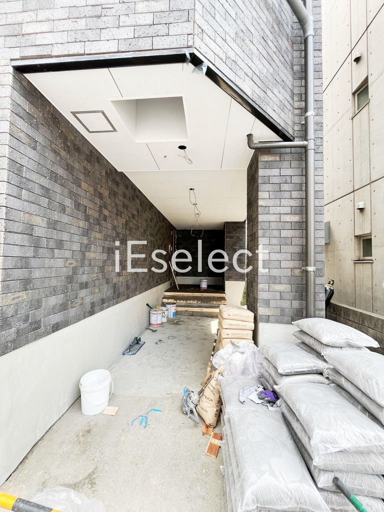 エントランス　エントランスはオートロック付きで安心です