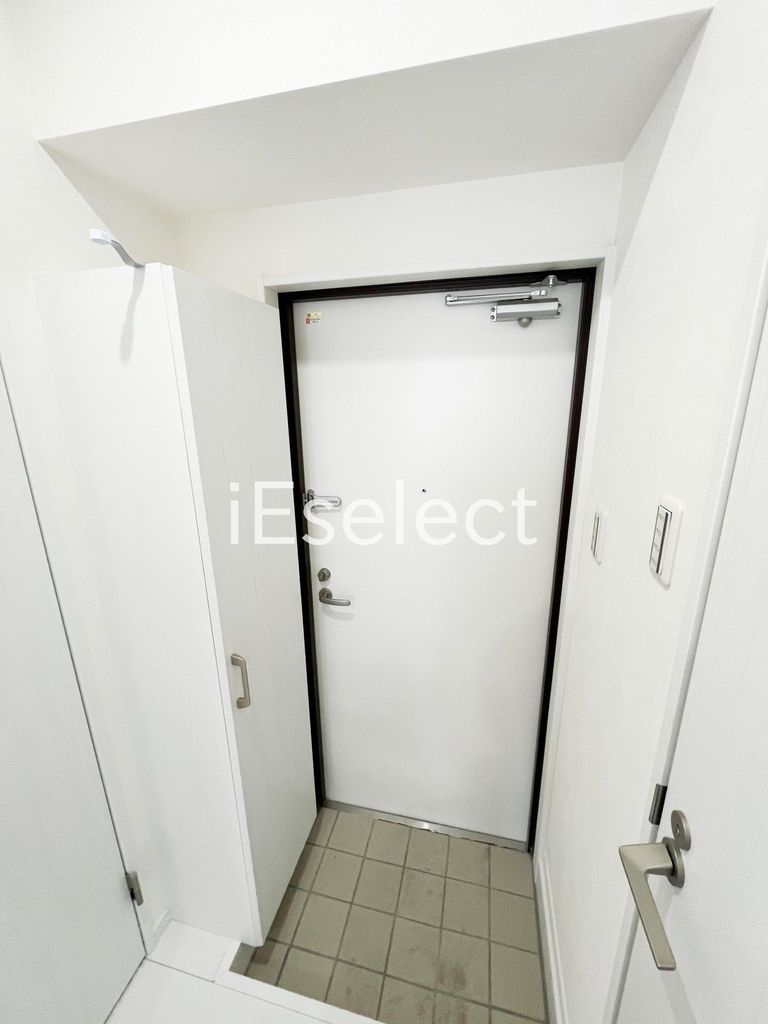 玄関　玄関にはシューズボックスがあります