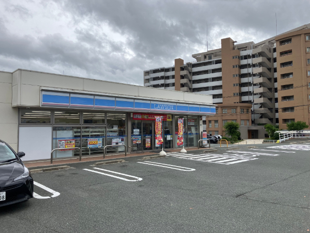 コンビニ　ローソン福津花見が丘一丁目店（コンビニ）まで383m