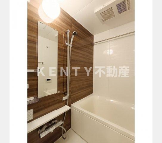 バス・シャワールーム　コンパクトで使いやすいお風呂です