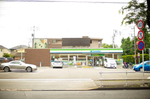 コンビニ　ファミリーマート 滝山中央通り店（コンビニ）まで59m