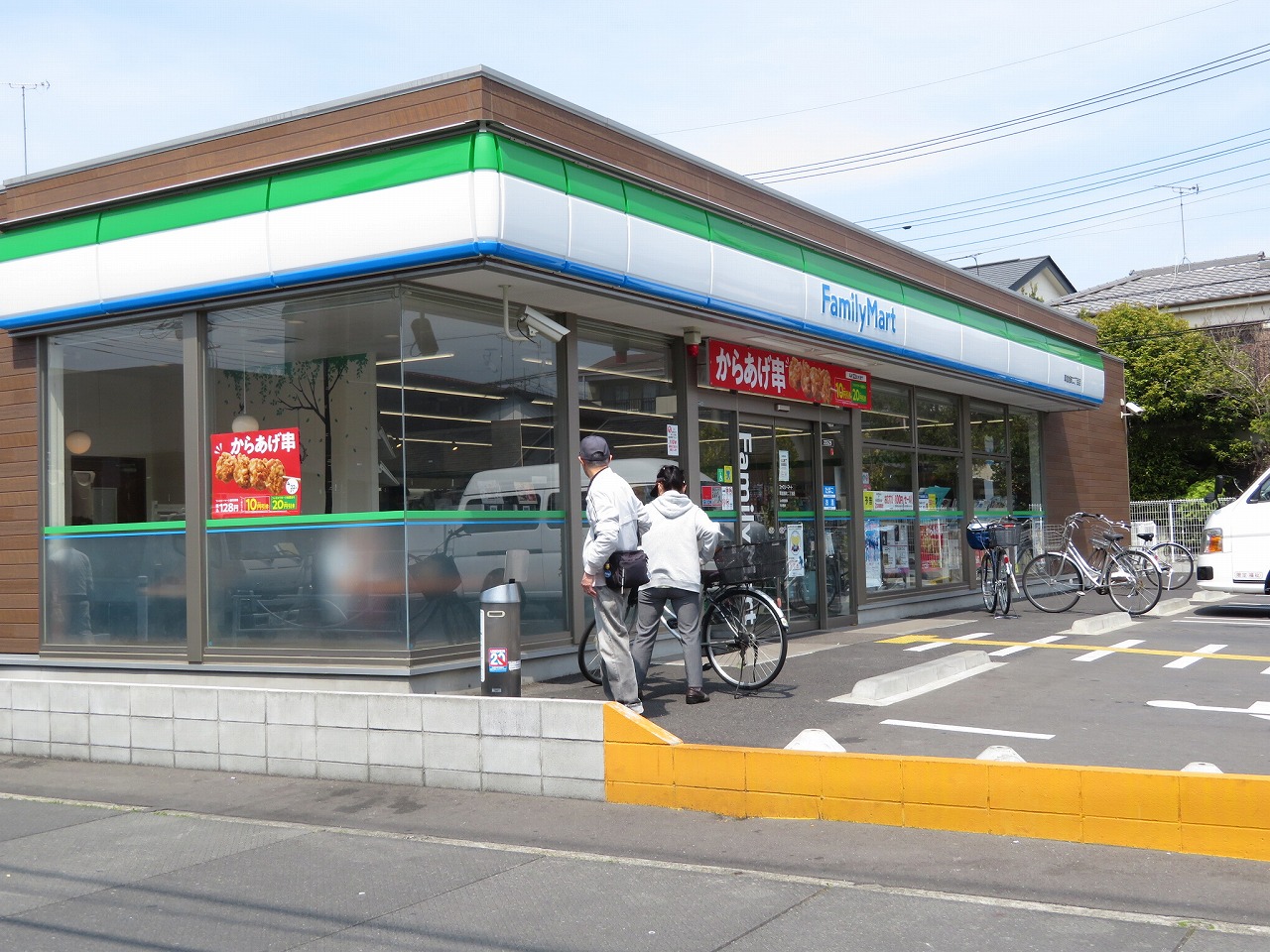 コンビニ　ファミリーマート草加旭町二丁目店（コンビニ）まで347m