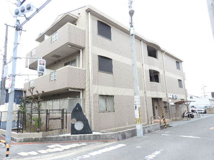 建物外観　落ち着いた雰囲気の外観です