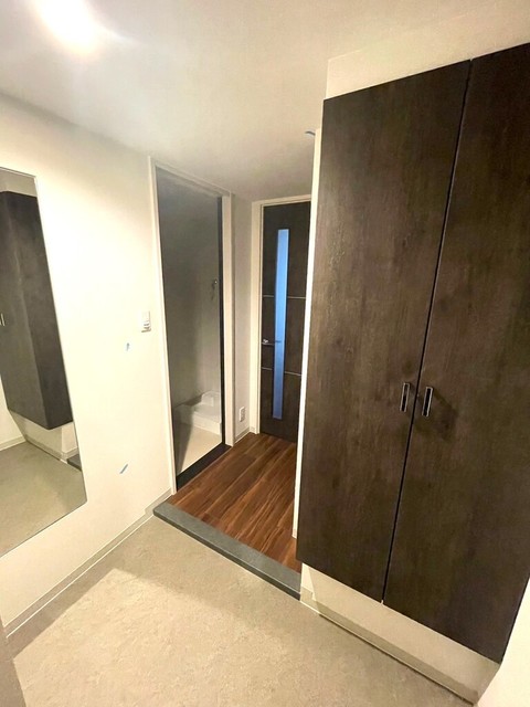 玄関　写真は１０１号室