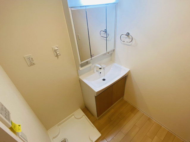 洗面設備　☆洗面化粧台は三面鏡☆