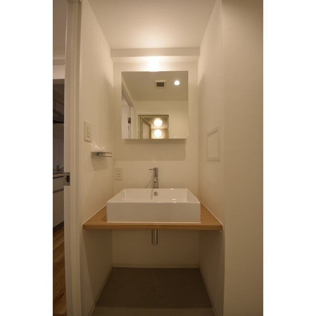 洗面設備　きれいな内装です