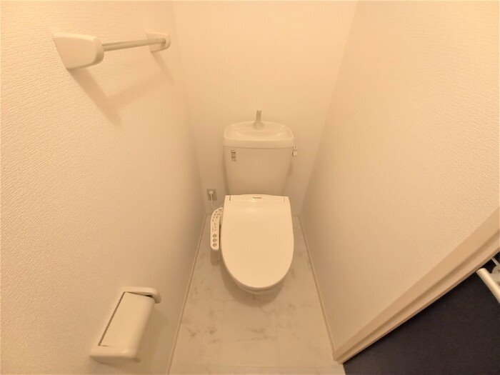 トイレ　※同物件別部屋画像