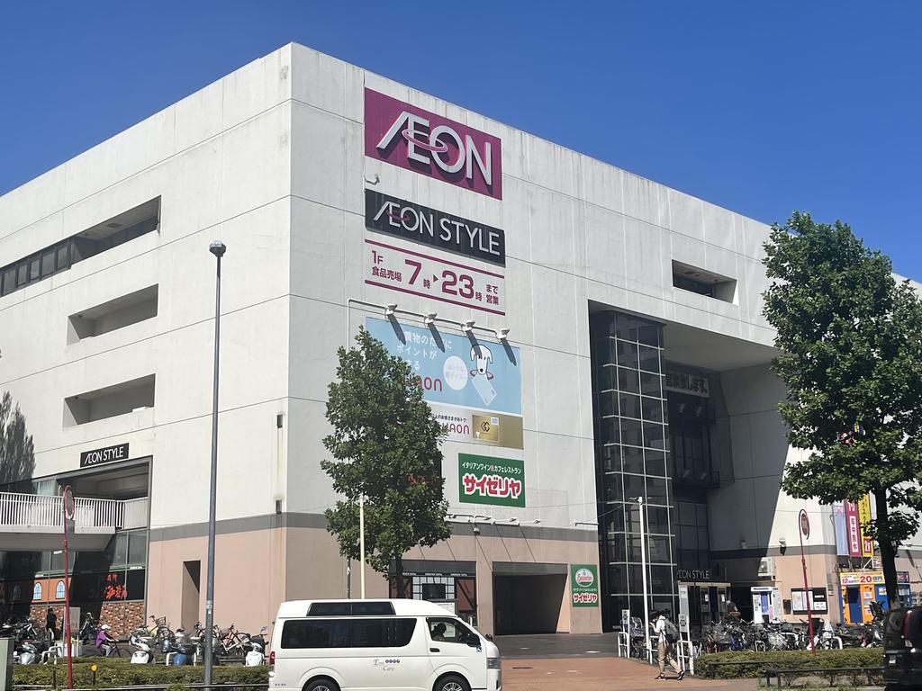 スーパー　イオンスタイル東神奈川（スーパー）まで427m