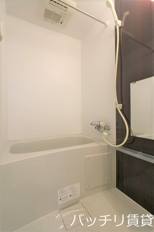 バス・シャワールーム　同型タイプの為、現状を優先いたします
