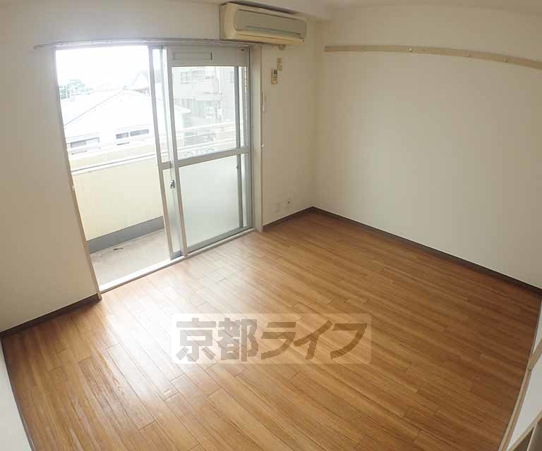 居室・リビング　キレイな居室です。