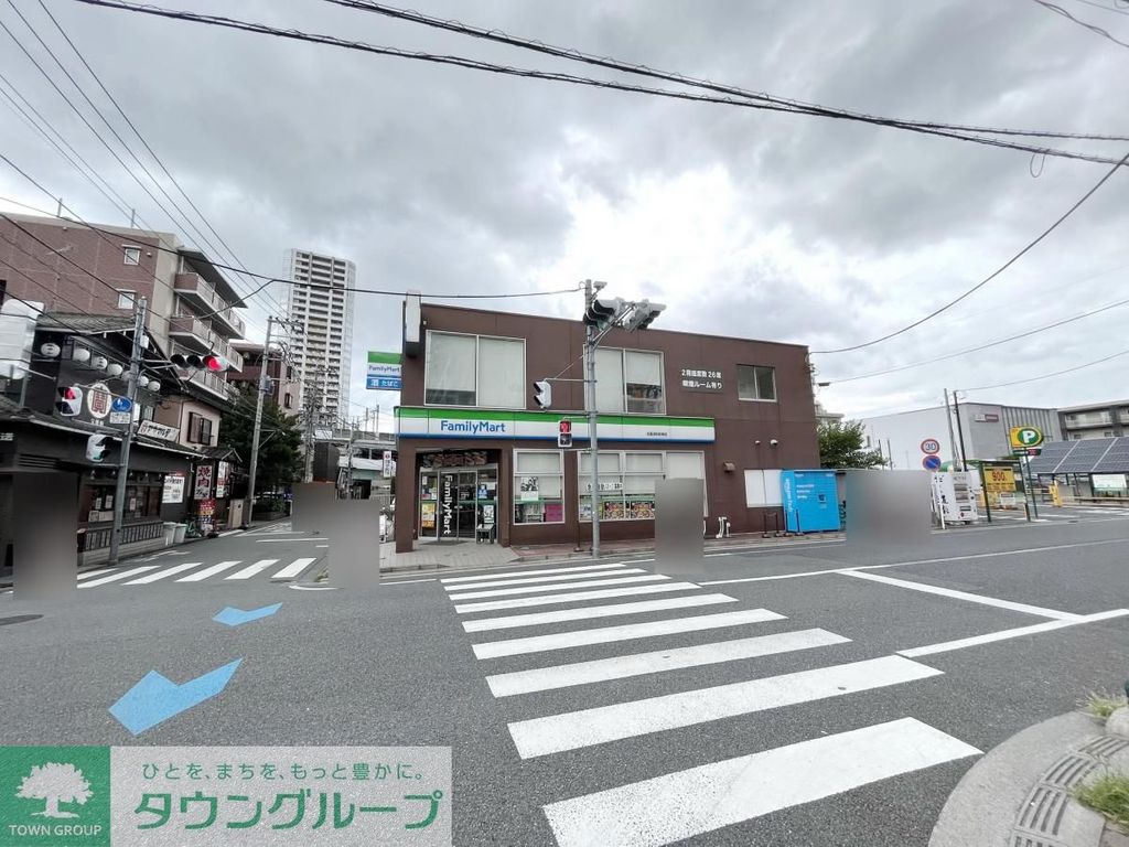 コンビニ　ファミリーマート武蔵浦和駅東店（コンビニ）まで900m