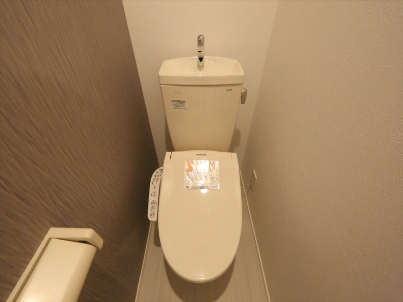 トイレ　温水洗浄暖房便座付トイレ