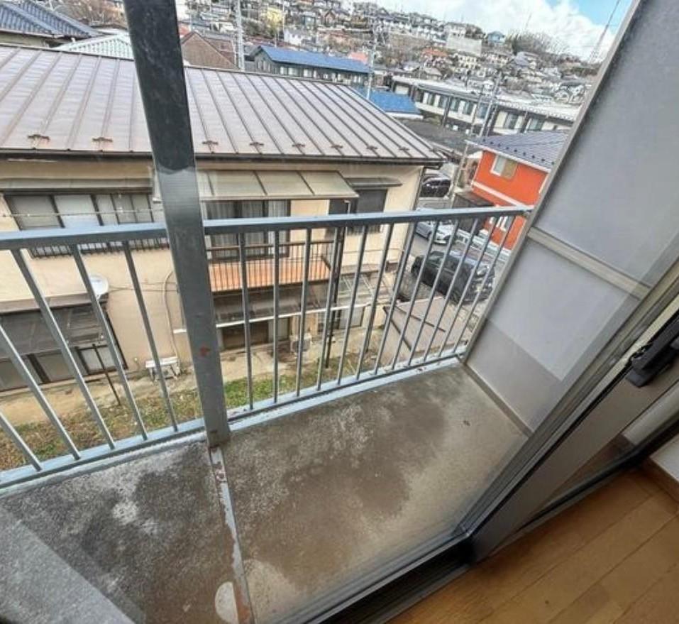 バルコニー　広めのバルコニーで日当たりも良好！毎日のお洗濯も快適です。