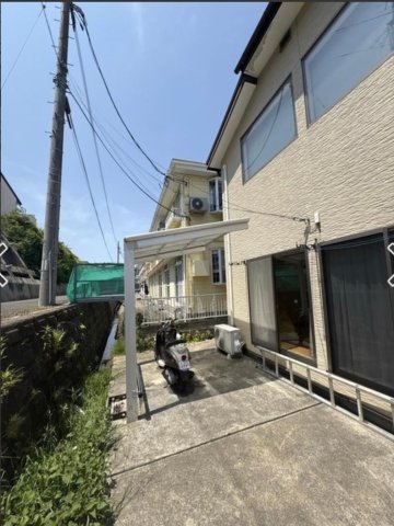 その他共有部分　バイク・自転車も置ける屋根付き共用部。日々の移動に便利です。