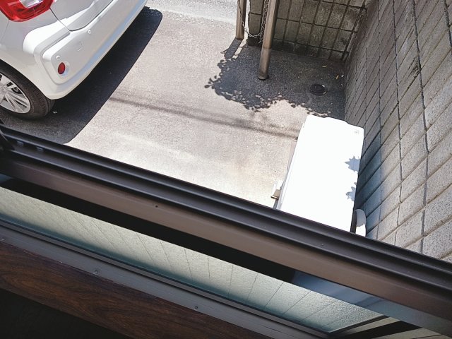 バルコニー　暖かな日差しのふりそそぐバルコニー