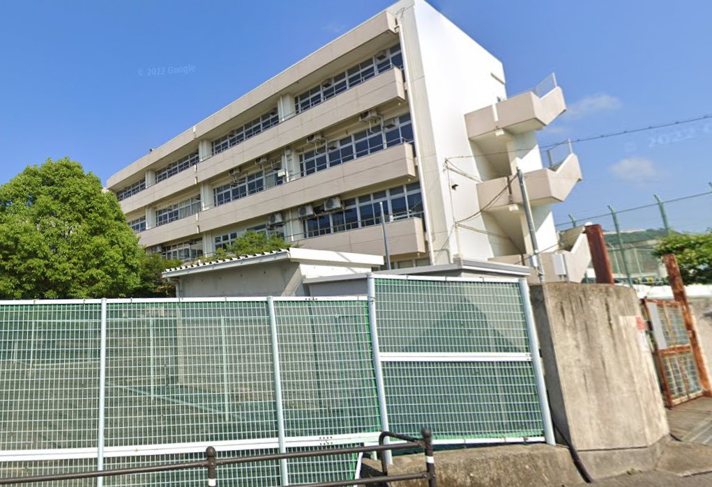 中学校　箕面市立第二中学校（中学校）まで649m