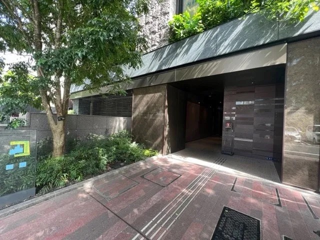 コンビニ　ローソン白金高輪駅前店（コンビニ）まで202m