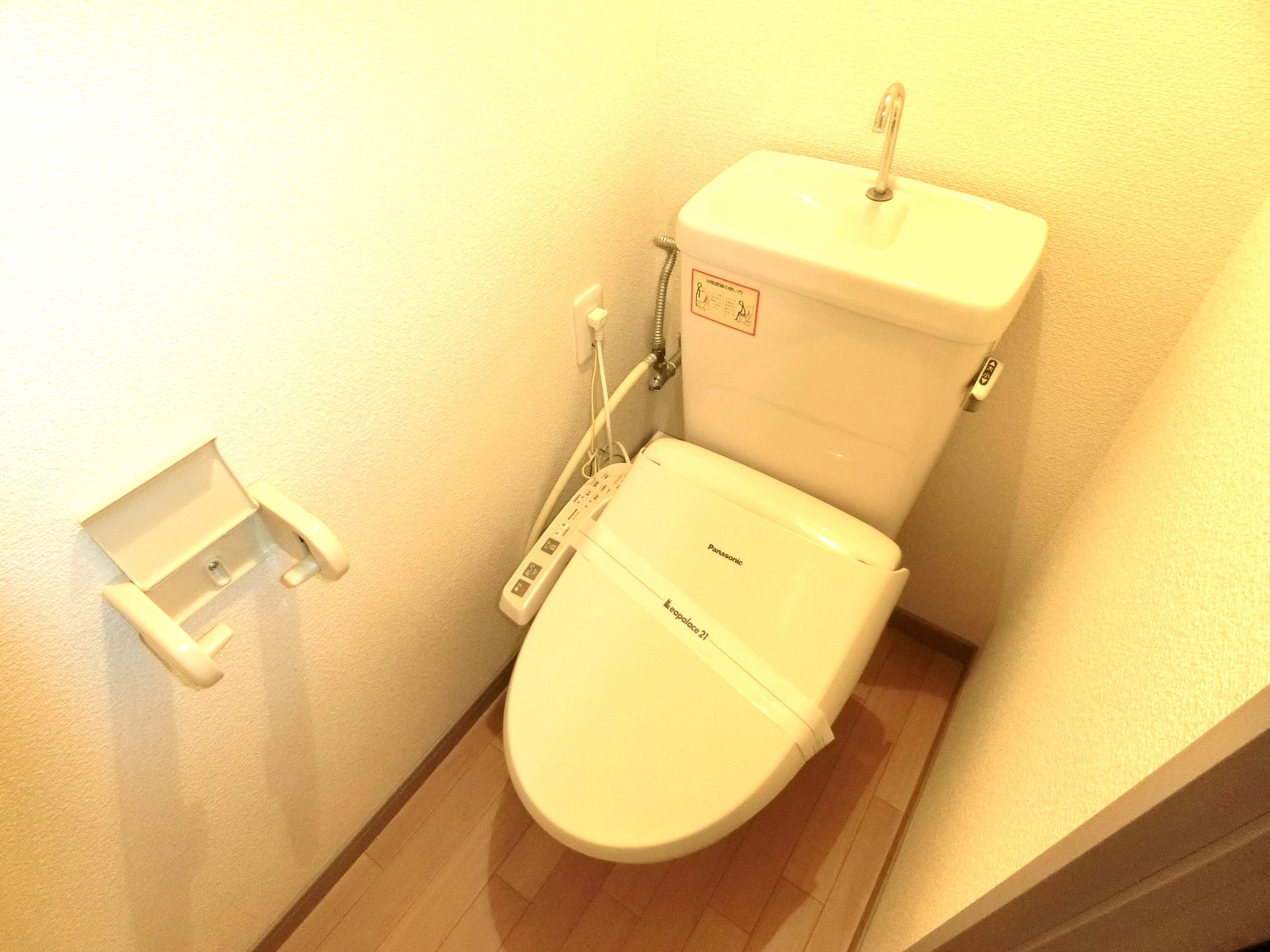 トイレ　温水洗浄便座付きです☆