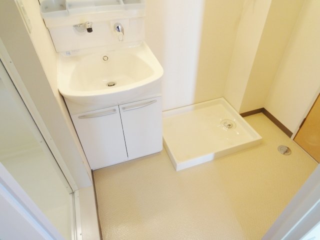 洗面設備　同物件別号室の写真です。