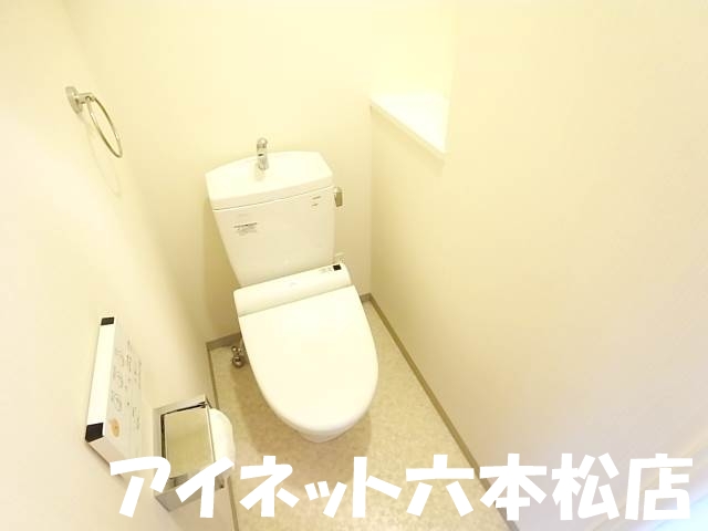 トイレ　清潔感のある空間です。