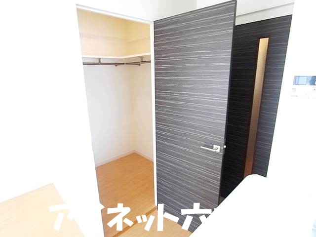 収納　奥行きのあるウォークインクローゼット付きです。