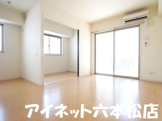 居室・リビング　広々としたリビングです。