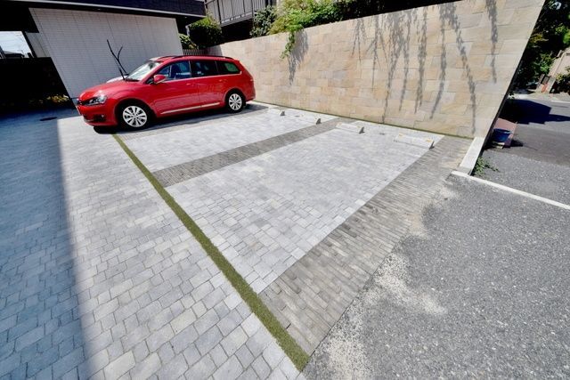 駐車場　お問い合わせはタウンハウジングまで