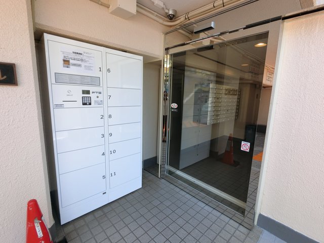 エントランス　宅配ボックスもあります！
