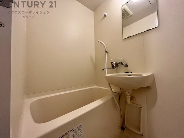 バス・シャワールーム　シンプルで機能的なユニットバスです♪