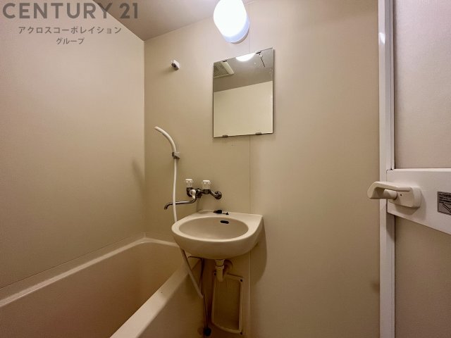 洗面設備　浴室内に洗面台付き！