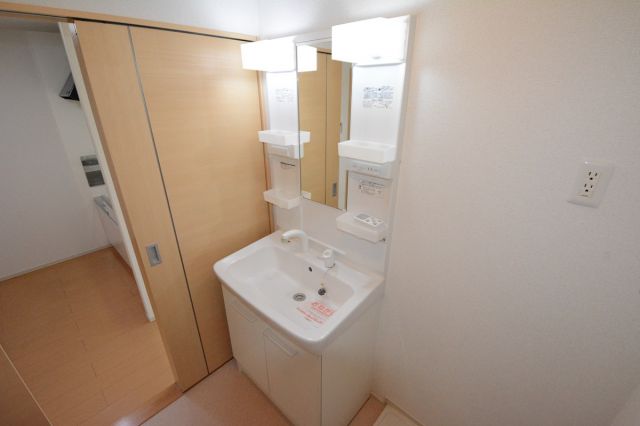 洗面設備　独立洗面化粧台付き！