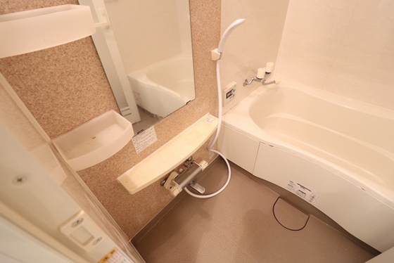 バス・シャワールーム　※別部屋の写真です