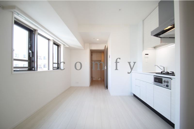 居室・リビング　側面に窓があり風通しの良いリビング