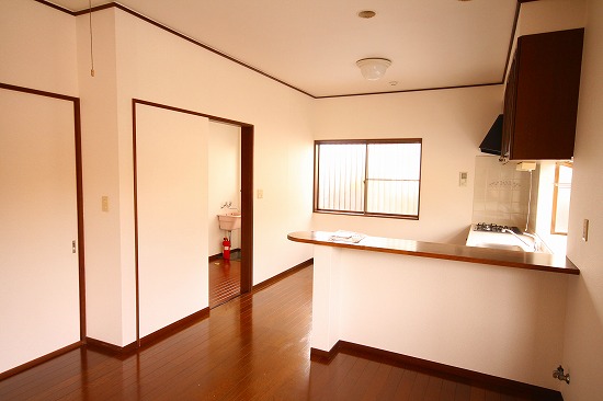 居室・リビング　1階ダイニングキッチン13.5帖