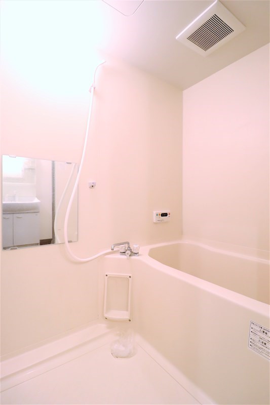 バス・シャワールーム　追い炊き機能付きで、いつでも温かいお風呂に入れます。