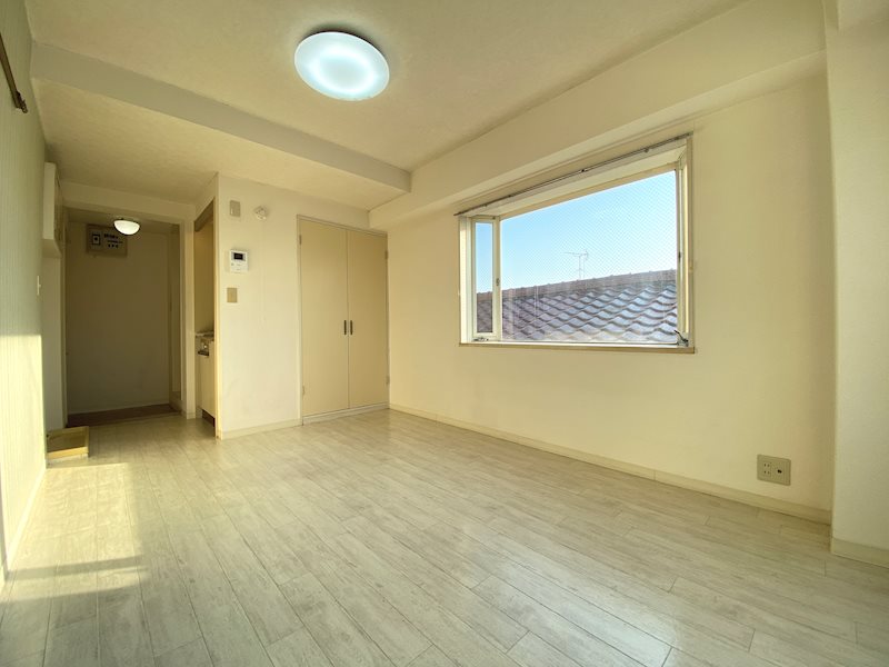 その他部屋・スペース　洋室6帖 　一面がアクセントクロスのおしゃれなお部屋　※照明