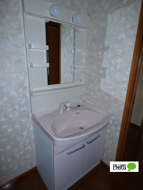 洗面設備　他のお部屋のお写真です