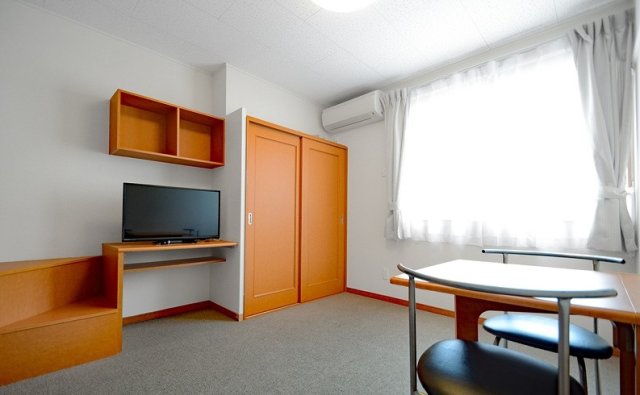 居室・リビング　備品や設備仕様は号室等により異なります現地をご確認下さい。