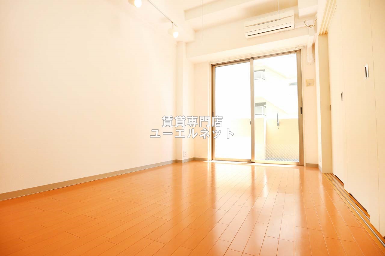 居室・リビング　ゆったりとくつろげる、落ち着きのある居室空間です