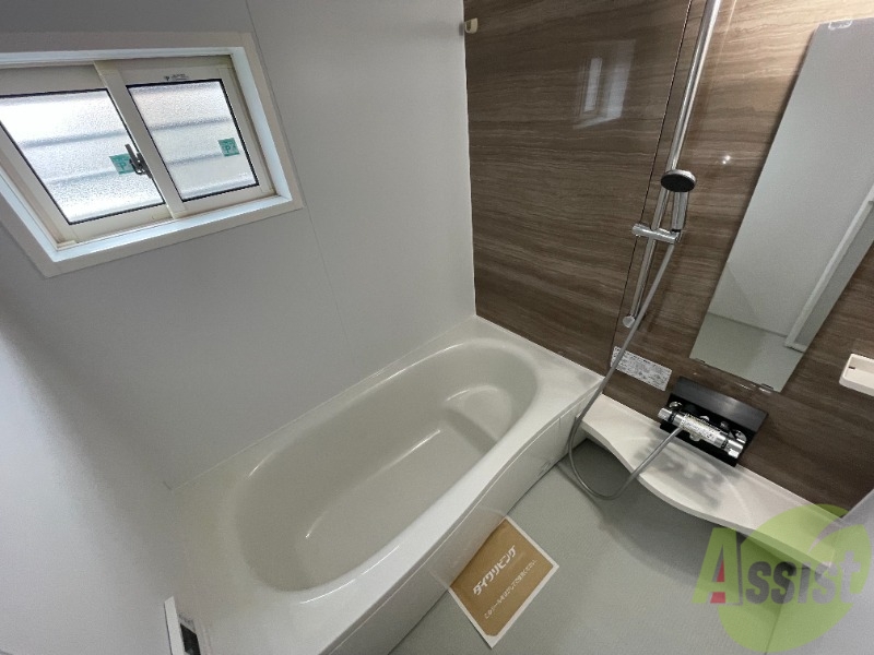 バス・シャワールーム　浴室はきれいで追い焚き機能もついているので快適です。