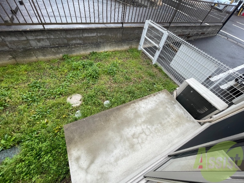 バルコニー　バルコニーは日当たりがよく洗濯物もよく乾きそうです。