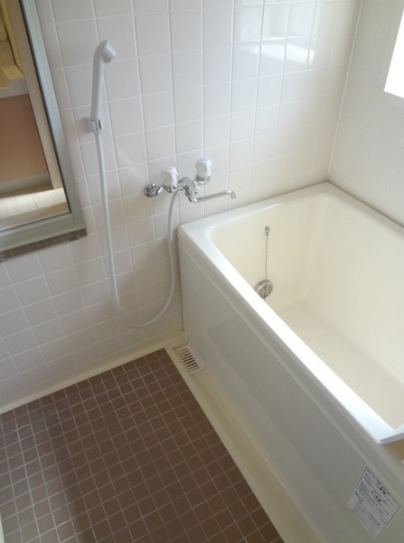 バス・シャワールーム　浴室乾燥機能付きのバスルームです