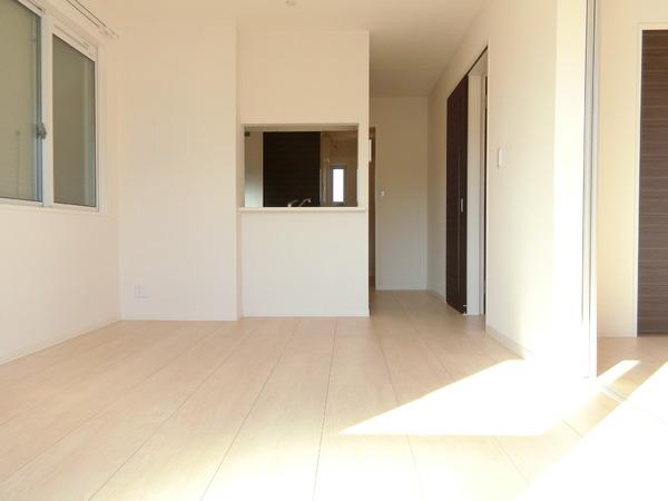 居室・リビング　日当たり良好♪