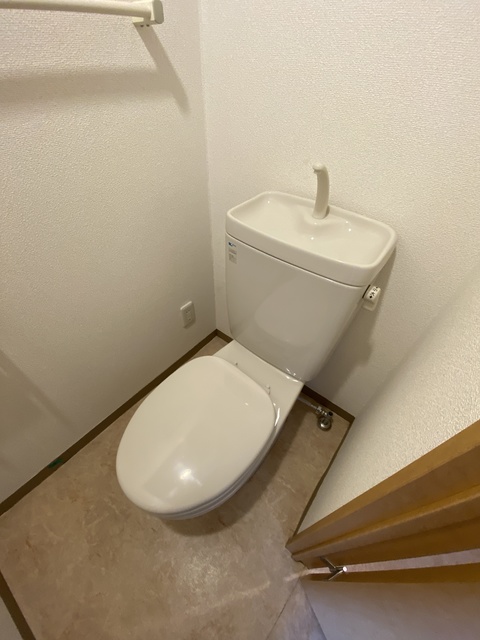 トイレ　シンプルが一番掃除がしやすいです。